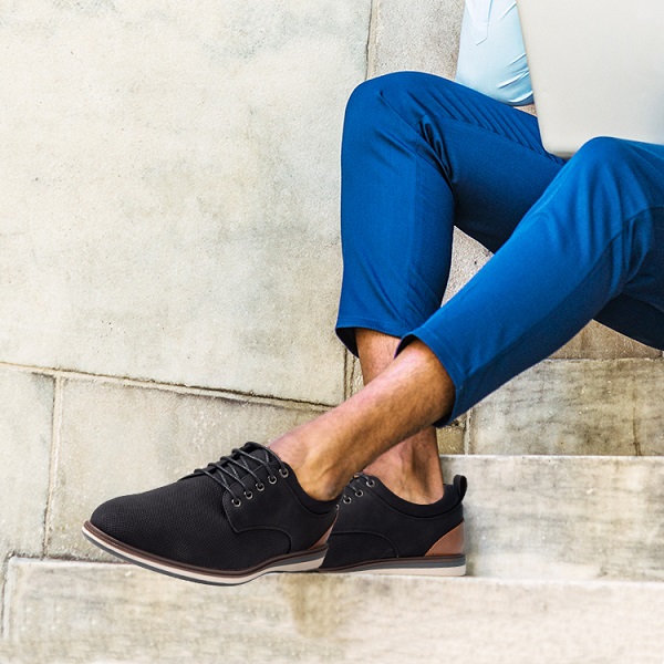 What Colors Of Shoes Match Well With Blue Pants For Men