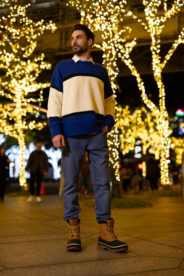 Brown boots with light blue jeans best sale