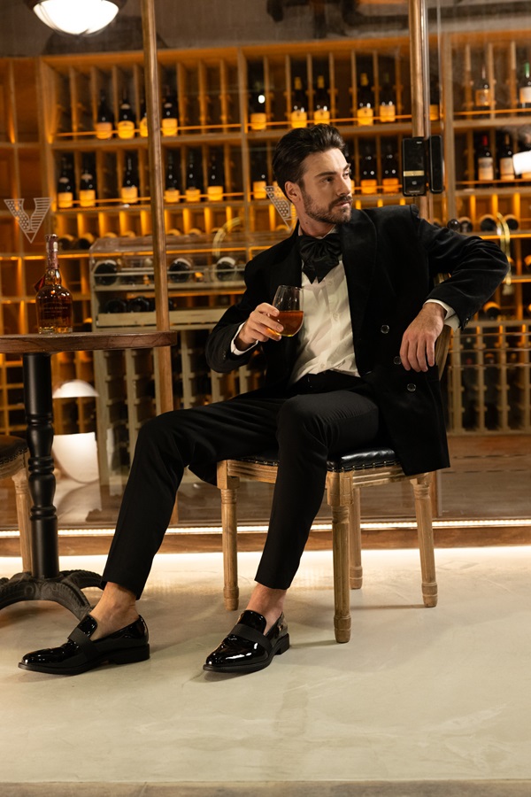 How to style Tuxedo with Loafers for a refined look Bruno Marc